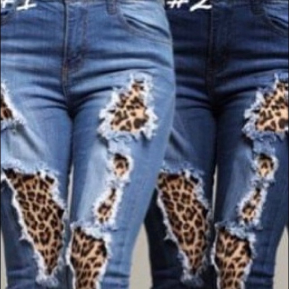 Leopard patch stretch jeans.